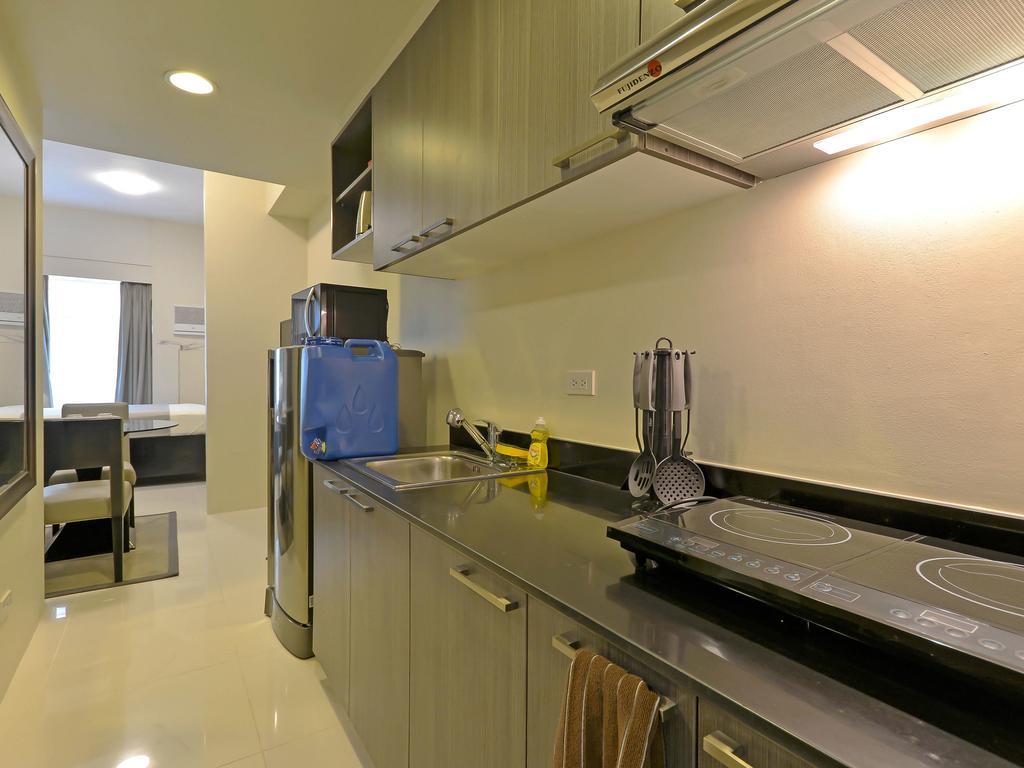 Currency Serviced Suites Manila Exterior foto